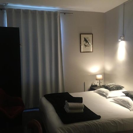 Au Chabichou Hotel Niort Bagian luar foto