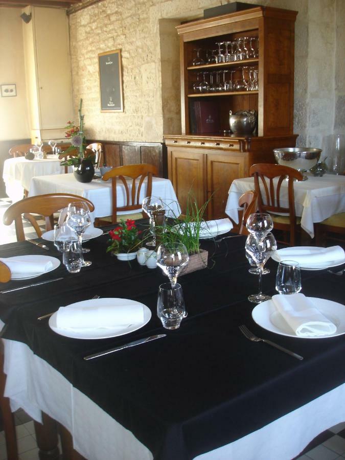Au Chabichou Hotel Niort Bagian luar foto