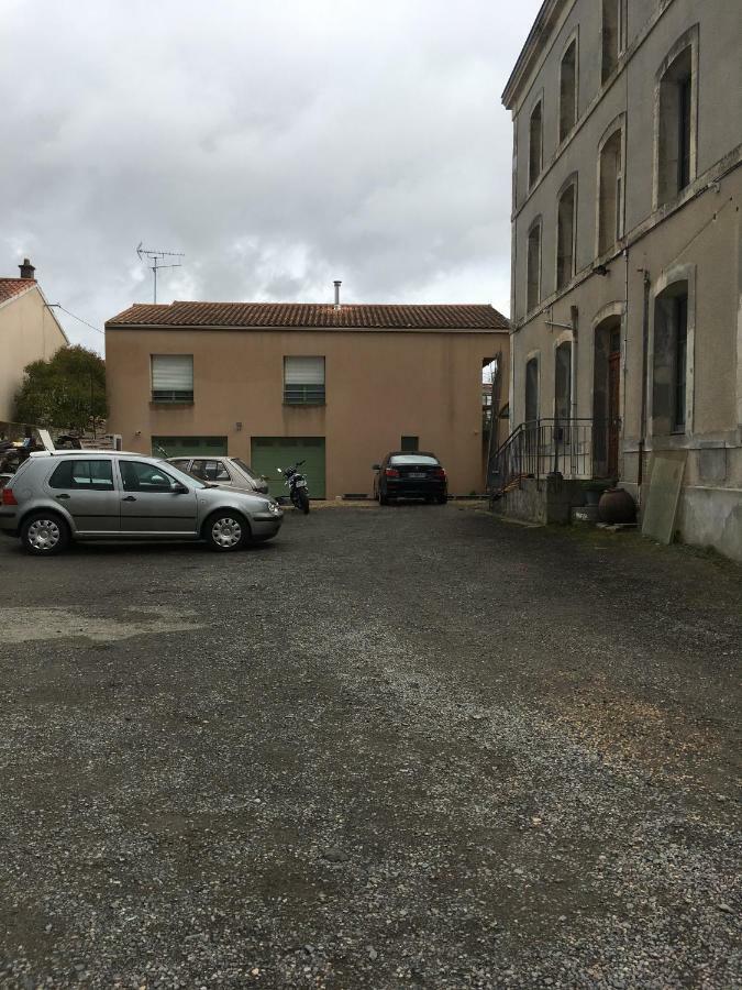 Au Chabichou Hotel Niort Bagian luar foto
